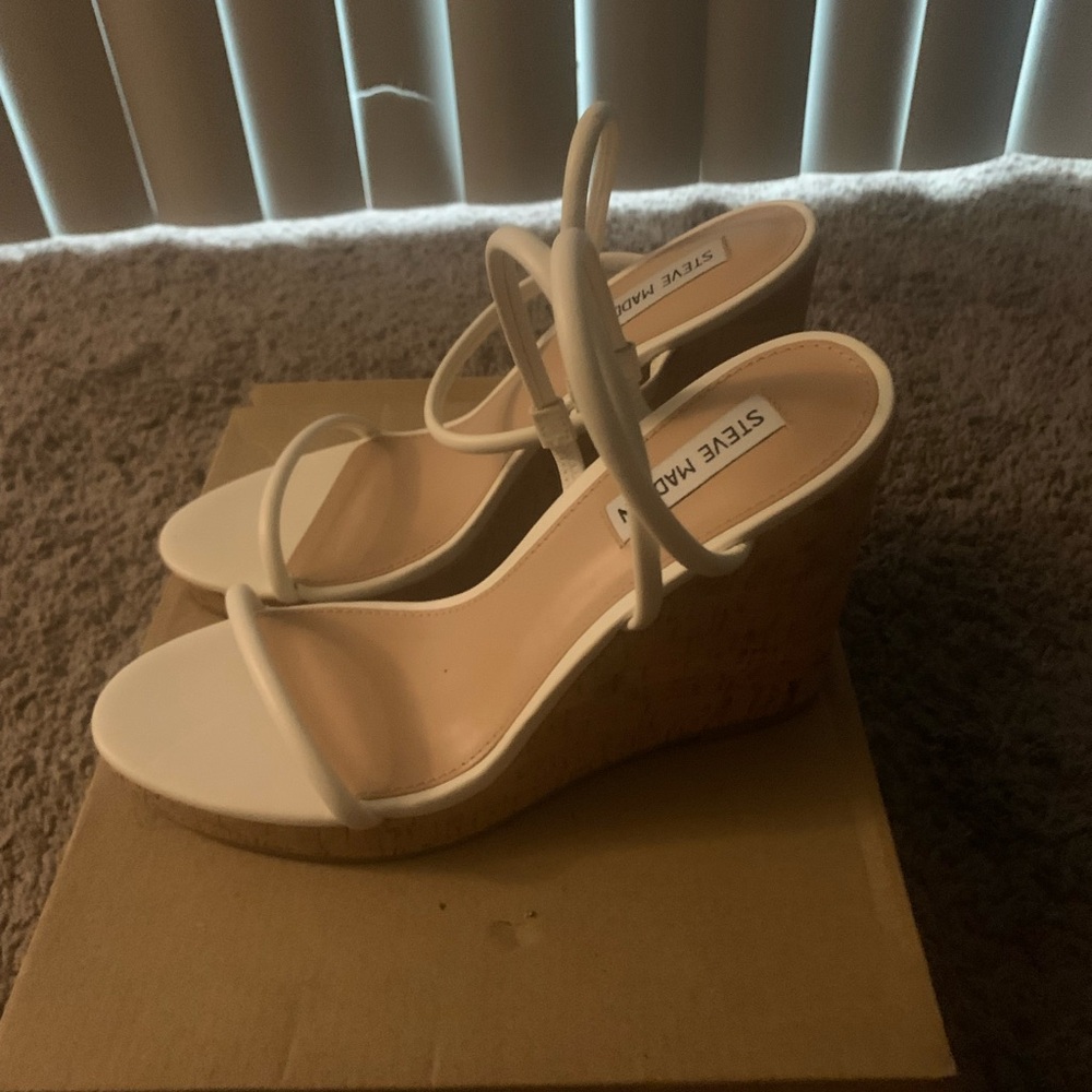 Steve Madden White Strappy Block-Heel Sandals (Reserved) - Picture 4 of 4